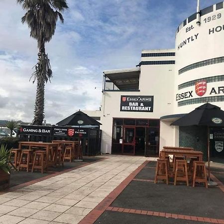 Мотель Essex Arms Хантли Экстерьер фото
