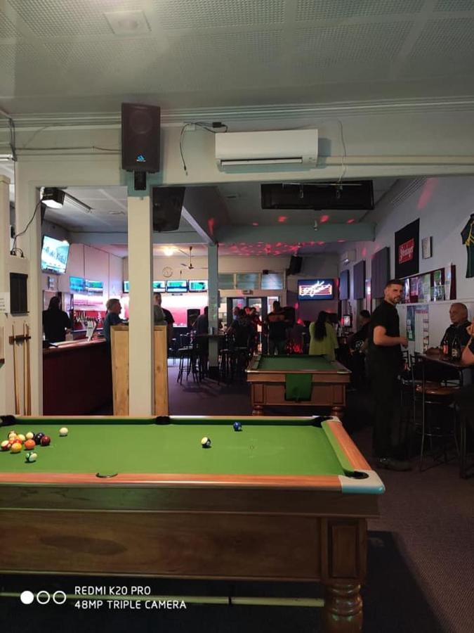 Мотель Essex Arms Хантли Экстерьер фото